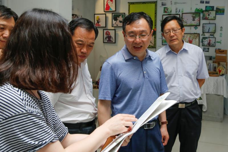 俞董事长、郭书记、李书记等领导莅临展厅