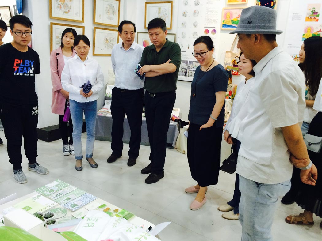 崔书记、谷董事长、曹董事长等领导莅临展厅